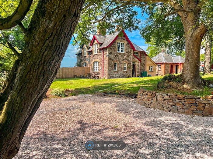 2 Bedroom Semi-Detached House To Rent In Park Gate, Taunton, TA2