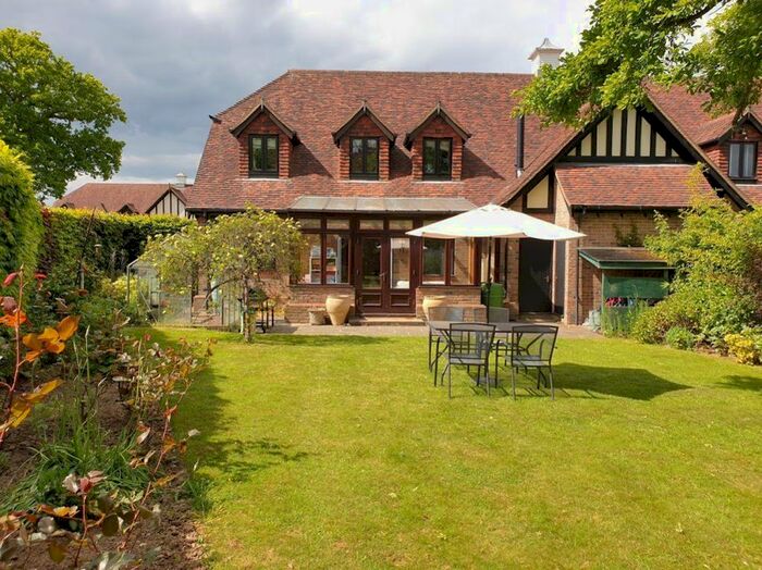 3 Bedroom Semi-Detached House To Rent In Nizels Lane, Hildenborough, TN11