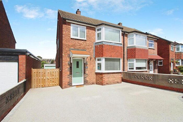 3 Bedroom Semi-Detached House For Sale In Woodland Drive, Swillington, Leeds, LS26