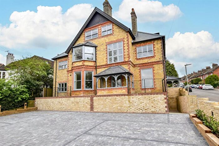 2 Bedroom Apartment To Rent In Shrublands Road, Berkhamsted, HP4