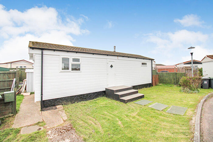 1 Bedroom Park Home For Sale In Three Star Park, Lower Stondon, SG16