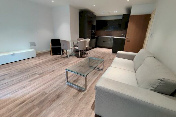 3 Bedroom Flat To Rent In Devan Grove, London, N4