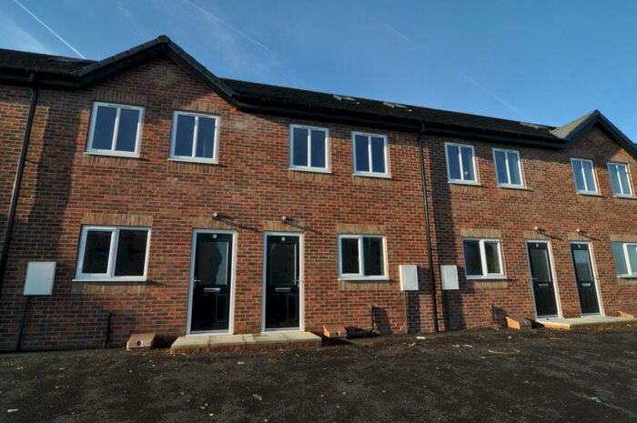 3 Bedroom Town House To Rent In Washington Avenue, Wombwell, S73