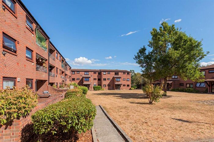 1 Bedroom Apartment For Sale In Churchfields, South Woodford, E18