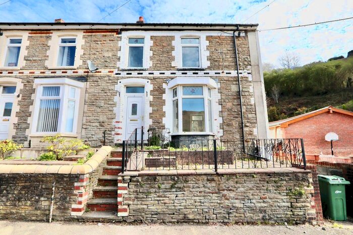 3 Bedroom End Of Terrace House To Rent In Queens Road, Elliots Town, NP24