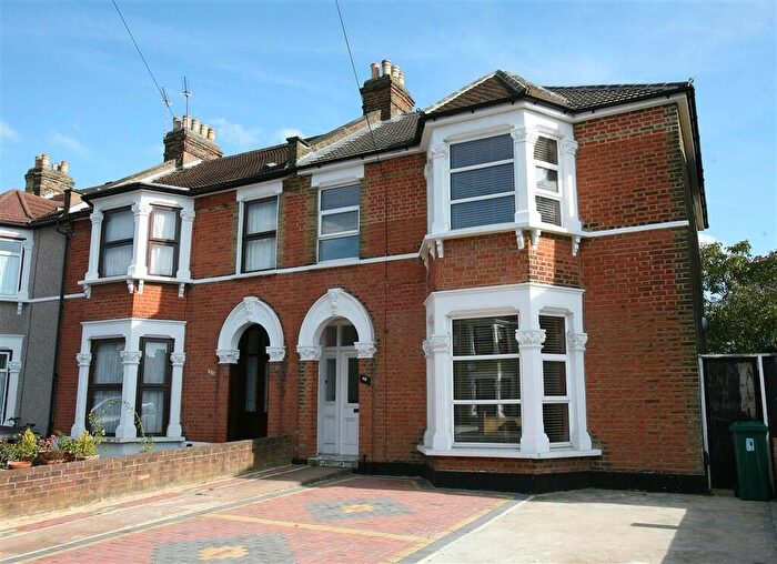 2 Bedroom Apartment To Rent In Kingswood Road, Goodmayes, Ilford, IG3