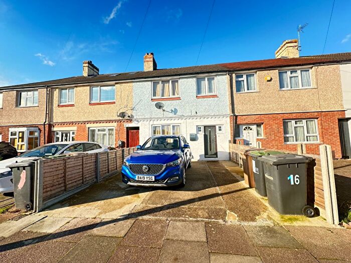 3 Bedroom Terraced House To Rent In Tower Road, Luton, Bedfordshire, LU2