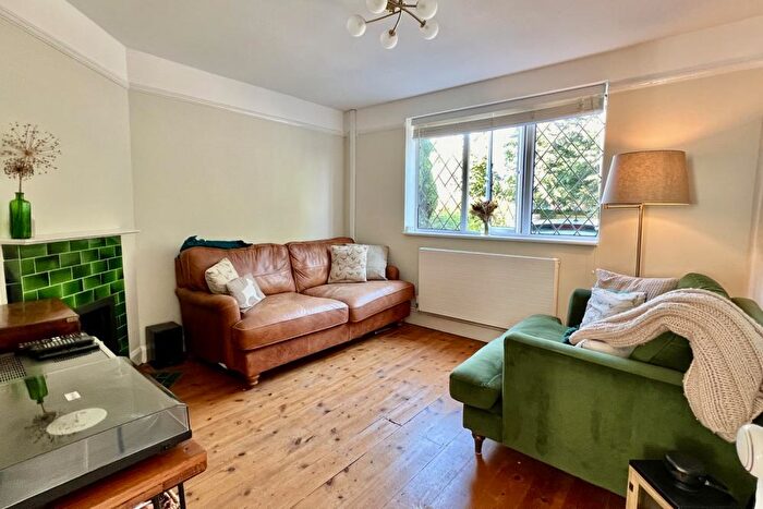 2 Bedroom Cottage For Sale In Kingsbury Lane, Ringwood, BH24
