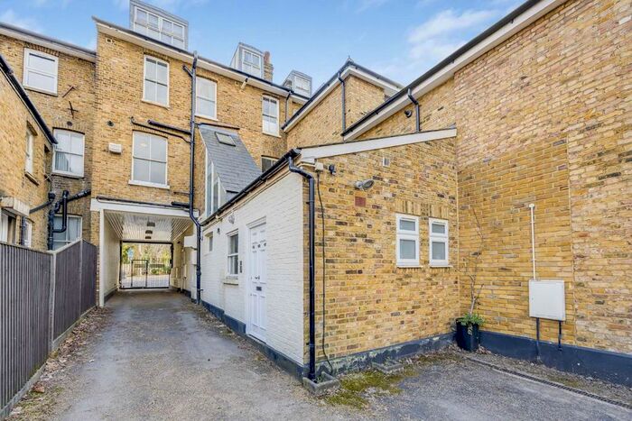 2 Bedroom Flat To Rent In Kingston Hill, Kingston Upon Thames, KT2