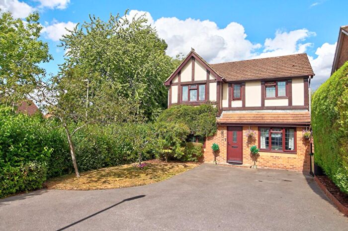 4 Bedroom Detached House For Sale In Primrose Gardens, Basingstoke, RG22