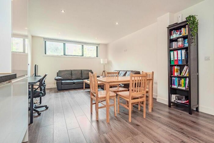 2 Bedroom Flat To Rent In A Brixton Hill, Brixton, London, SW2