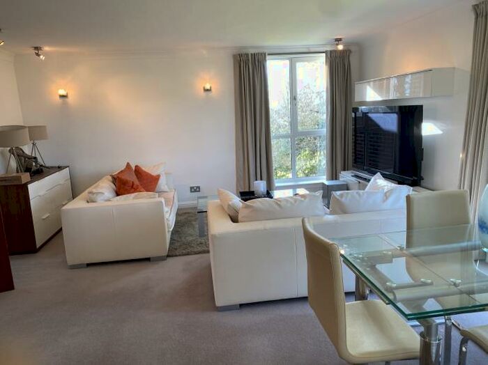 3 Bedroom Flat To Rent In Flat At Ladywood Milngavie, G62