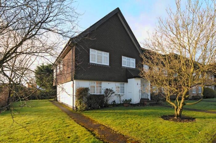 2 Bedroom Flat To Rent In Amersham, Buckinghamshire, HP6