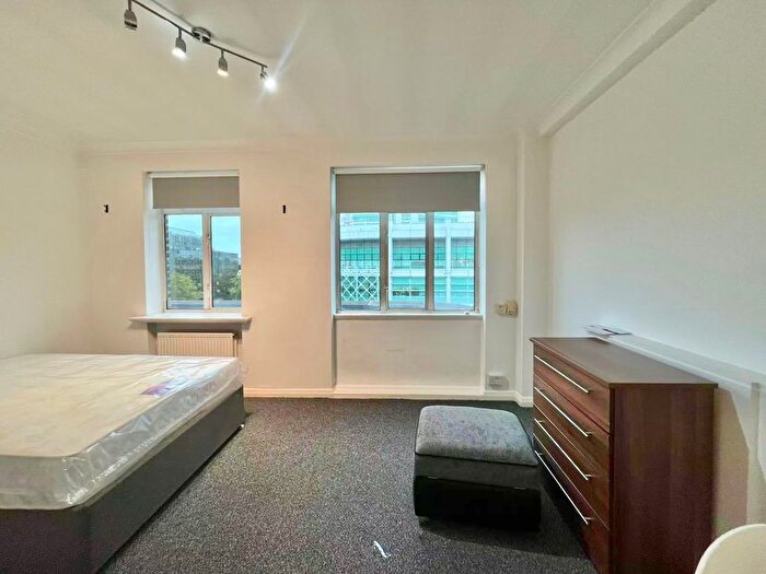 Studio To Rent In Euston Road, London, NW1