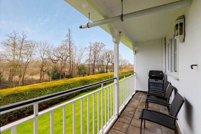2 Bedroom Flat To Rent In Oak Lodge, Leigh Corner, Cobham, KT11