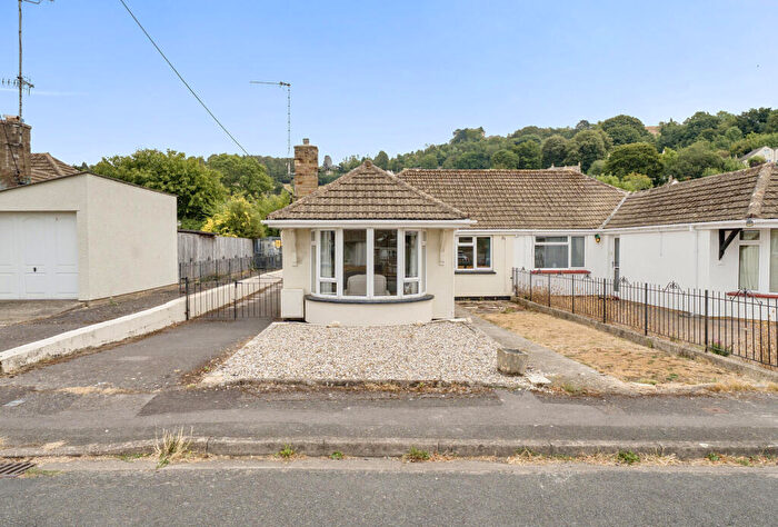 3 Bedroom Bungalow For Sale In Stringers Drive, Stroud, Gloucestershire, GL5