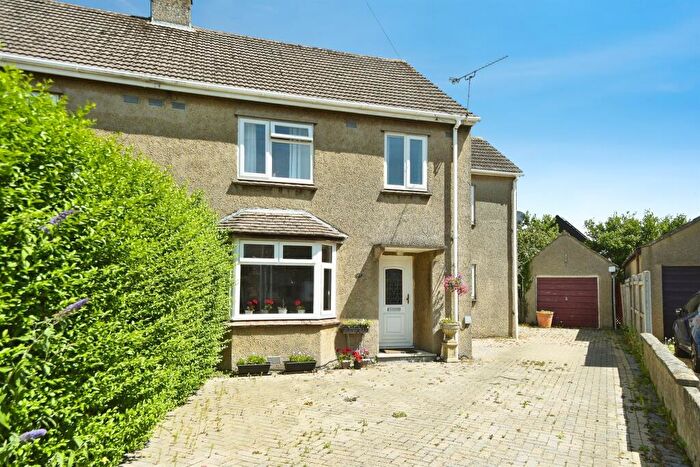 4 Bedroom Semi-Detached House For Sale In Hardens Close, Chippenham, SN15