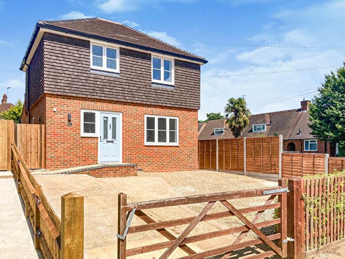 2 Bedroom Detached House To Rent In The Horseshoe, Godalming, Surrey, GU7