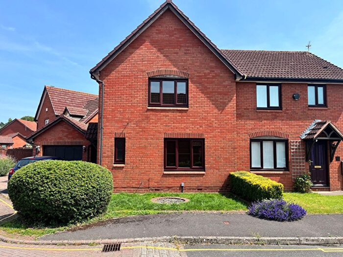 3 Bedroom Semi Detached House For Sale In Berkeley Close, Hucclecote, GL3