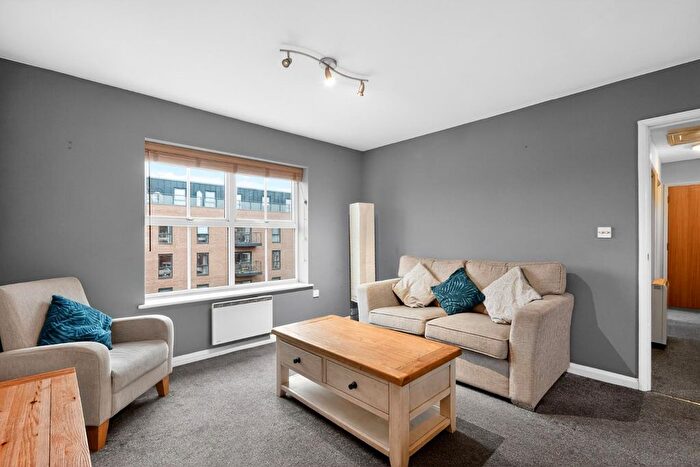 2 Bedroom Flat For Sale In Hallfield Road, York, YO31