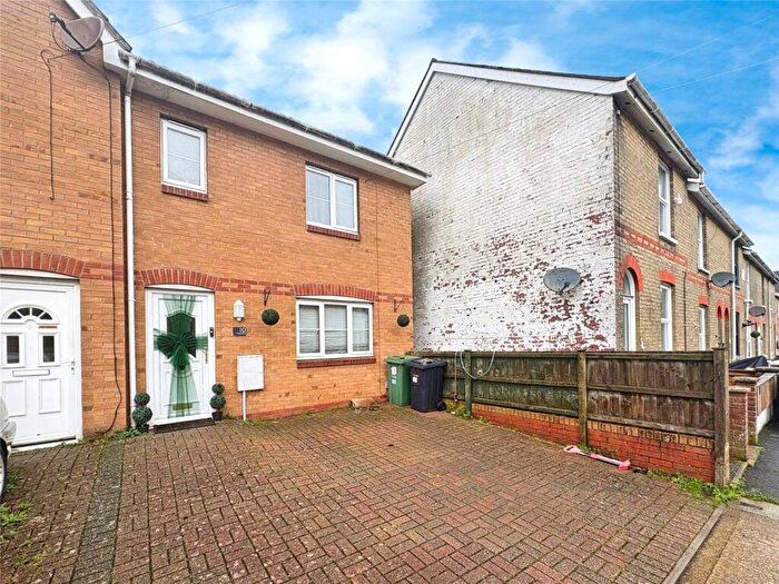 3 Bedroom Semi-Detached House For Sale In Kings Road, East Cowes, Isle Of Wight, PO32