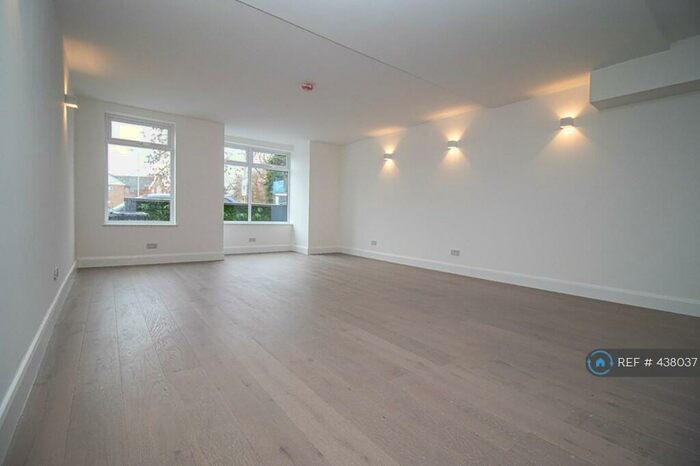 3 Bedroom Flat To Rent In St. Awdrys Road, Barking, IG11