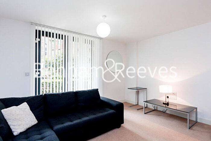 1 Bedroom Apartment To Rent In Fairmont House, Albatross Way, SE16