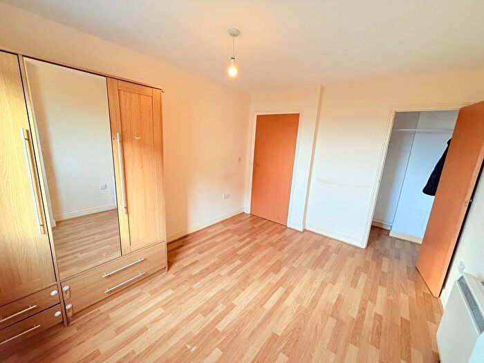 1 Bedroom Flat To Rent In Eastern Avenue, Ilford, IG2
