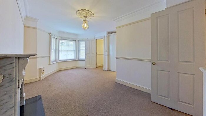 2 Bedroom Flat To Rent In Marine Crescent, Folkestone, CT20