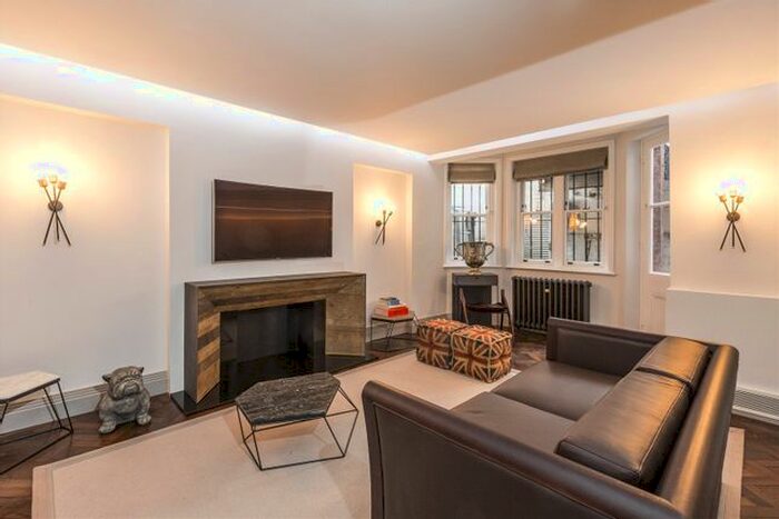 1 Bedroom Flat To Rent In North Audley Street, Mayfair, London, W1K