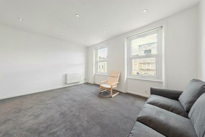 3 Bedroom Flat To Rent In Coldharbour Lane, London, SE5