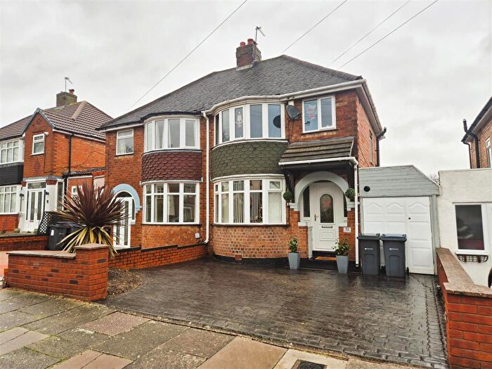3 Bedroom Semi-Detached House For Sale In Beechmore Road, Birmingham, B26