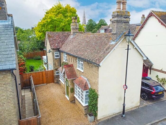 3 Bedroom Detached House For Sale In Thicket Road, Houghton, PE28