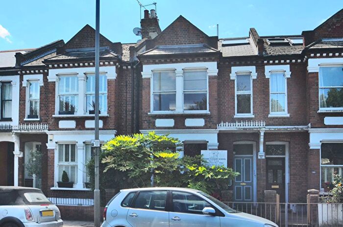 3 Bedroom Flat To Rent In Putney Bridge Road, Putney, London, SW15