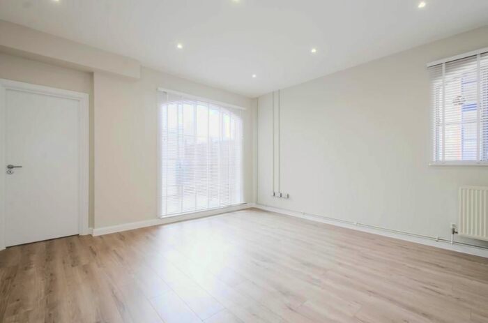 3 Bedroom Flat To Rent In Canonbury Heights, London, N1