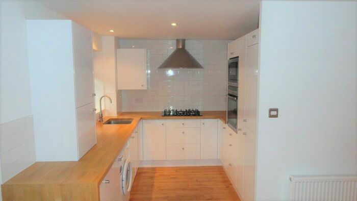 2 Bedroom Flat To Rent In Old Mill Gardens, Berkhamsted, Hertfordshire, HP4