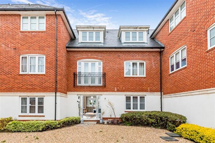 2 Bedroom Flat For Sale In Scholars Walk, Horsham, RH12