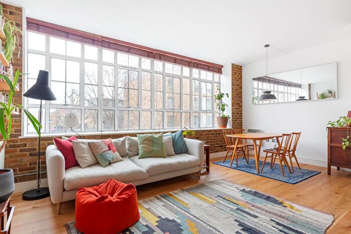 2 Bedroom Flat For Sale In Peckham Grove, London, SE15