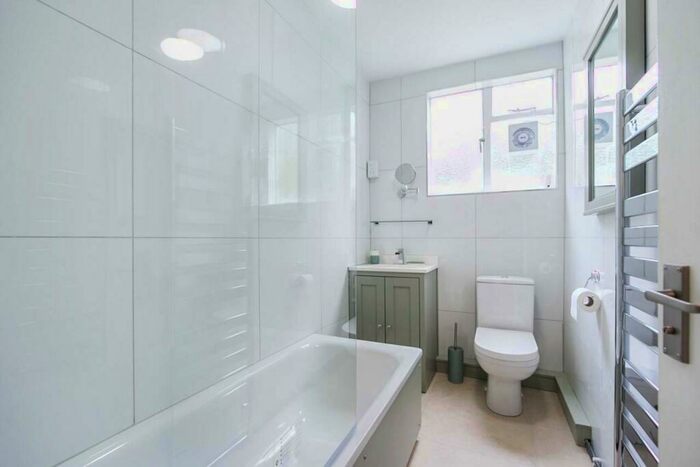 3 Bedroom Flat To Rent In Thurleigh Court, SW12