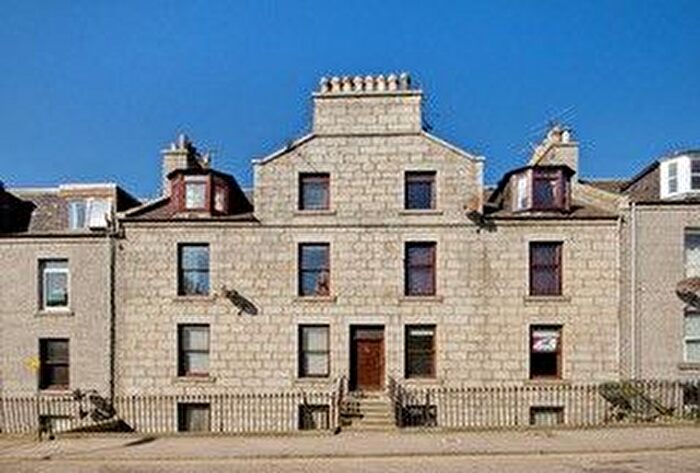 3 Bedroom Flat To Rent In Crown Street, City Centre, Aberdeen, AB11