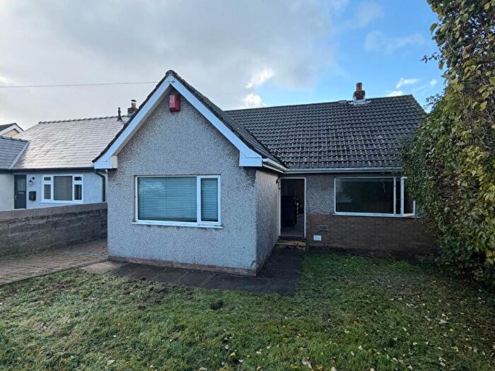 2 Bedroom Bungalow For Sale In Willow Close, Porthcawl, CF36