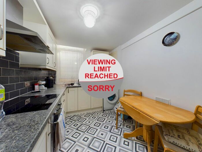 1 Bedroom Flat To Rent In Potters Hill, Torquay, TQ1