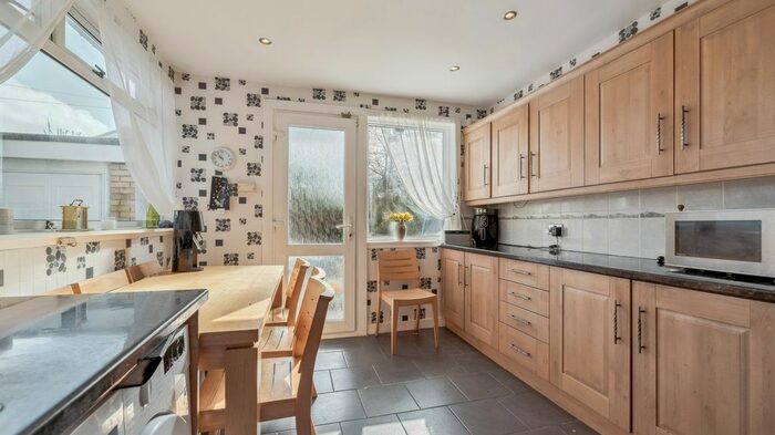 4 Bedroom Bungalow For Sale In Broomley Drive, Giffnock, East Renfrewshire, G46