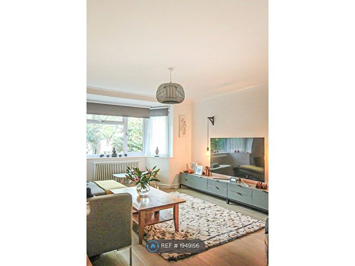 2 Bedroom Flat To Rent In Cranes Park, Surbiton, KT5