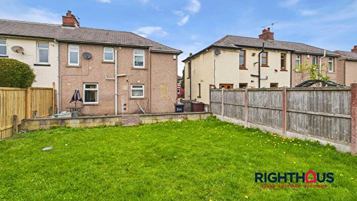 3 Bedroom Semi Detached House To Rent In Southfield Avenue, Bradford, BD6