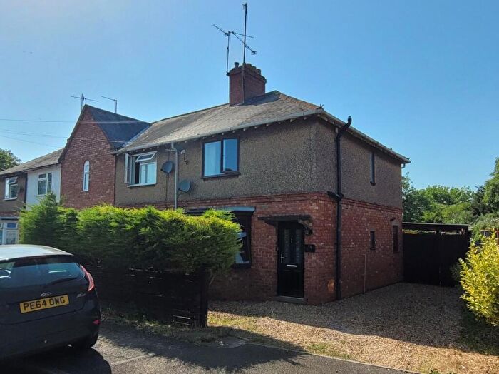 3 Bedroom End Of Terrace House To Rent In Grafton Road, Rushden, NN10