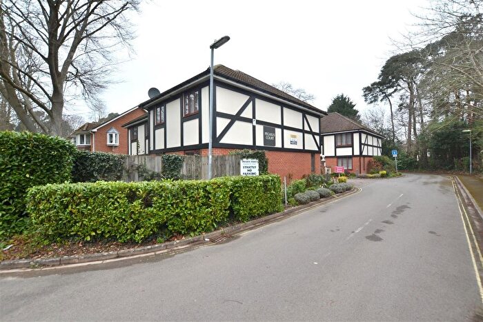 2 Bedroom Flat For Sale In Pegasus Court, Fleet, GU51