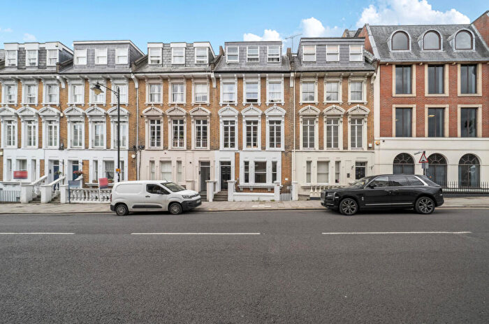 2 Bedroom Apartment For Sale In Copperfield House, Sheet Street, Windsor, SL4