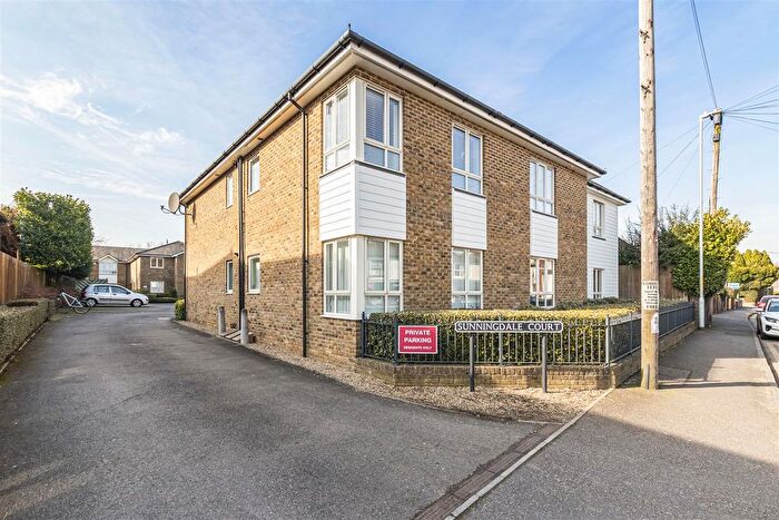2 Bedroom Flat For Sale In Sunningdale Court, Wrotham Road, Meopham, DA13