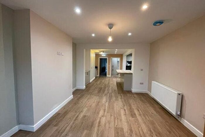 4 Bedroom Semi-Detached House To Rent In Henry Road, Nottingham, NG9